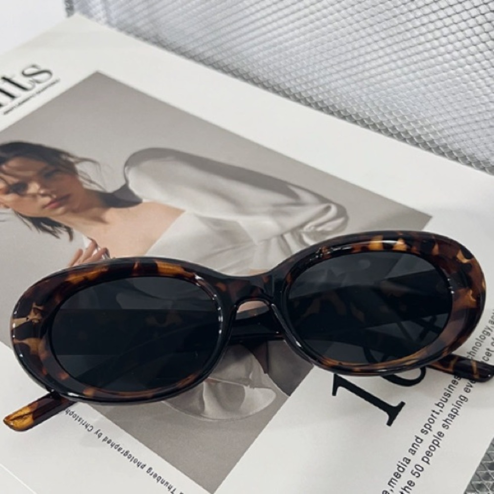 Elegant Tortoise Shell Sunglasses